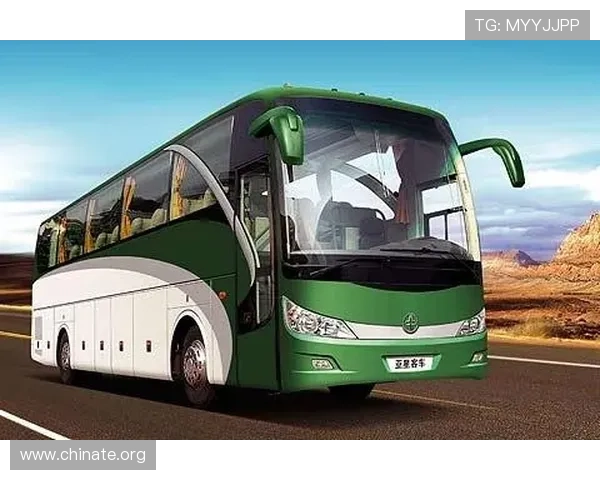 亚星YBL6148型大三轴客车的安全配置与驾驶体验全面评测